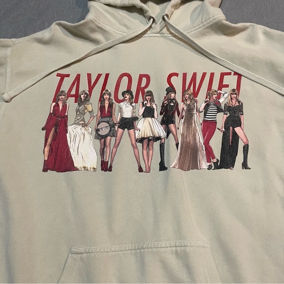 Taylor Swift Red Taylor’s Version Hoodie Small Beige Eras Graphic Oversized - Picture 3 of 8
